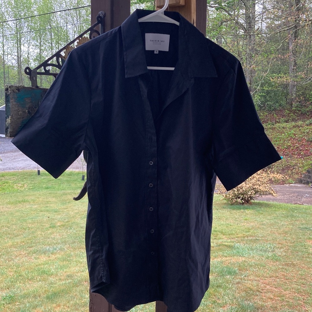 The Shirt by Rochelle Behrens Black Short-Sleeve Button Down Shirt